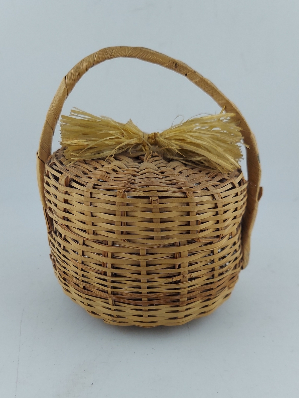 Vintage Woven Basket Handbag in Tan and Natural Straw